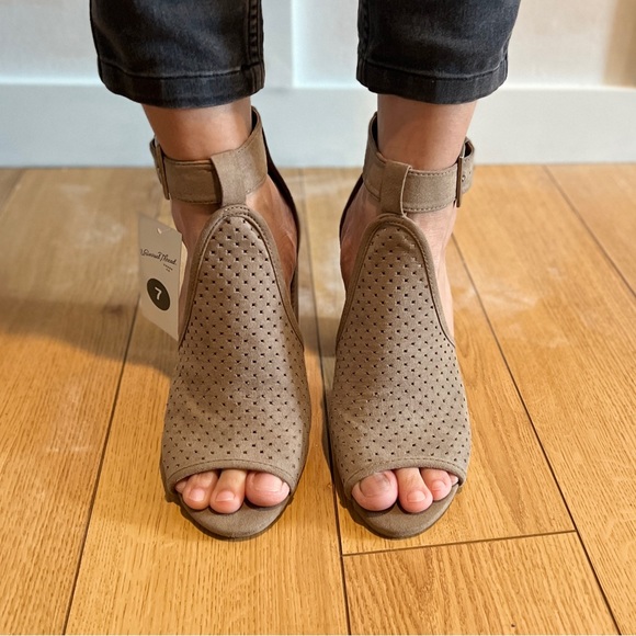 Universal Thread Ladies shoes - Picture 8 of 8